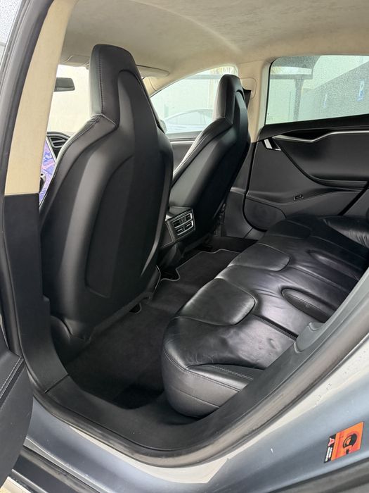 Tesla Model S P85