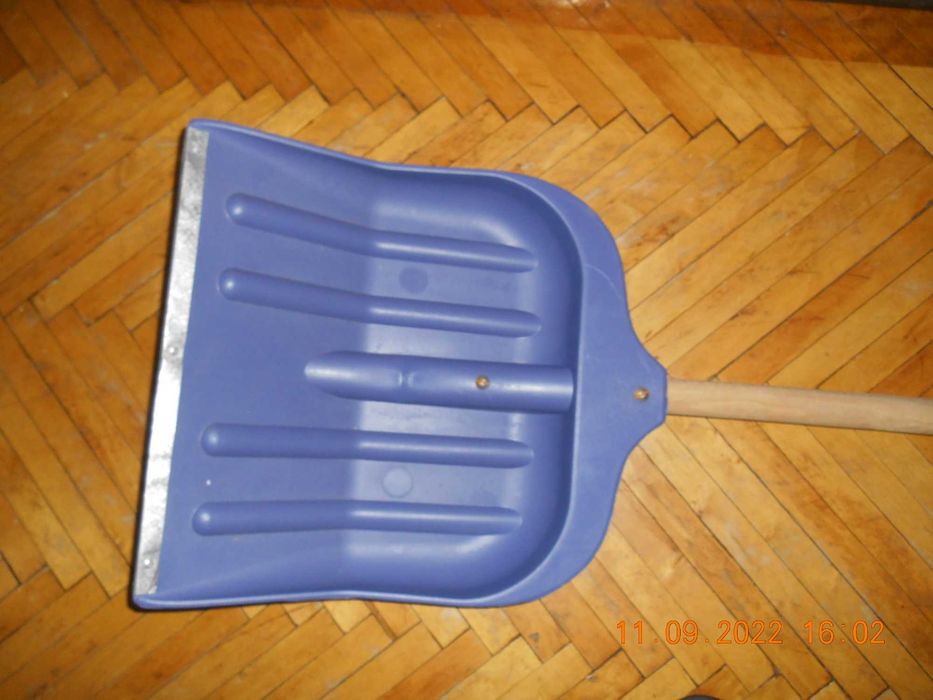 Лопата для уборки снега