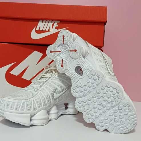 Biały Nike Model TL  42