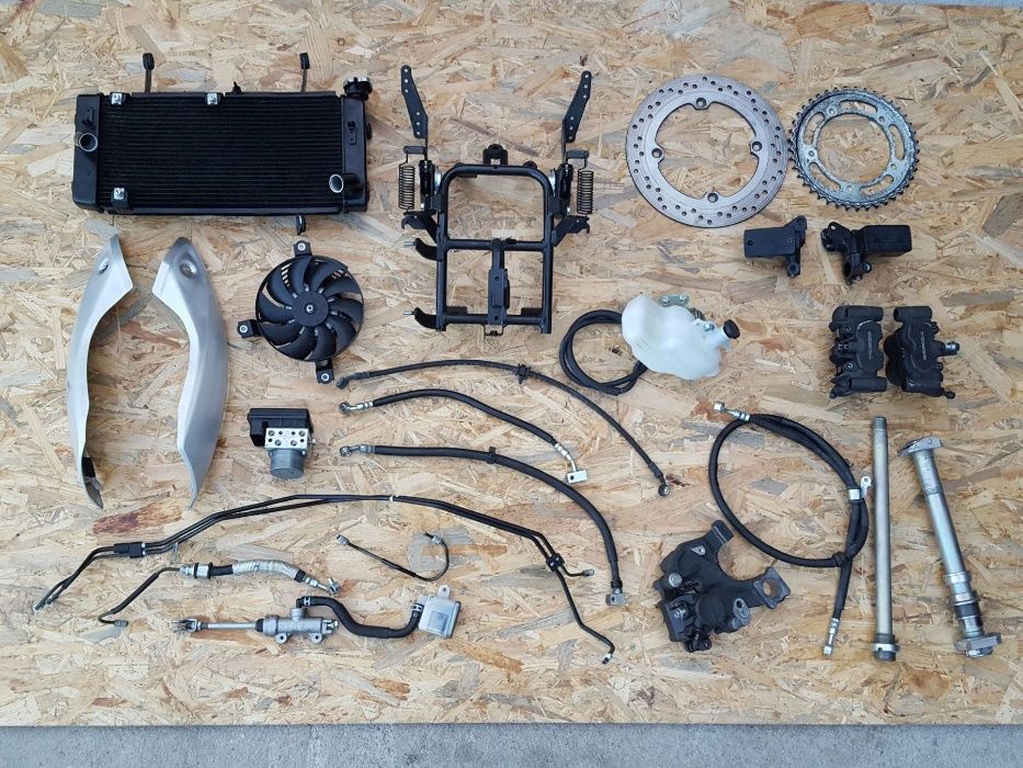 DL1000 V-strom 2014- komplet czescii lampa stelaz kanapa owiewka