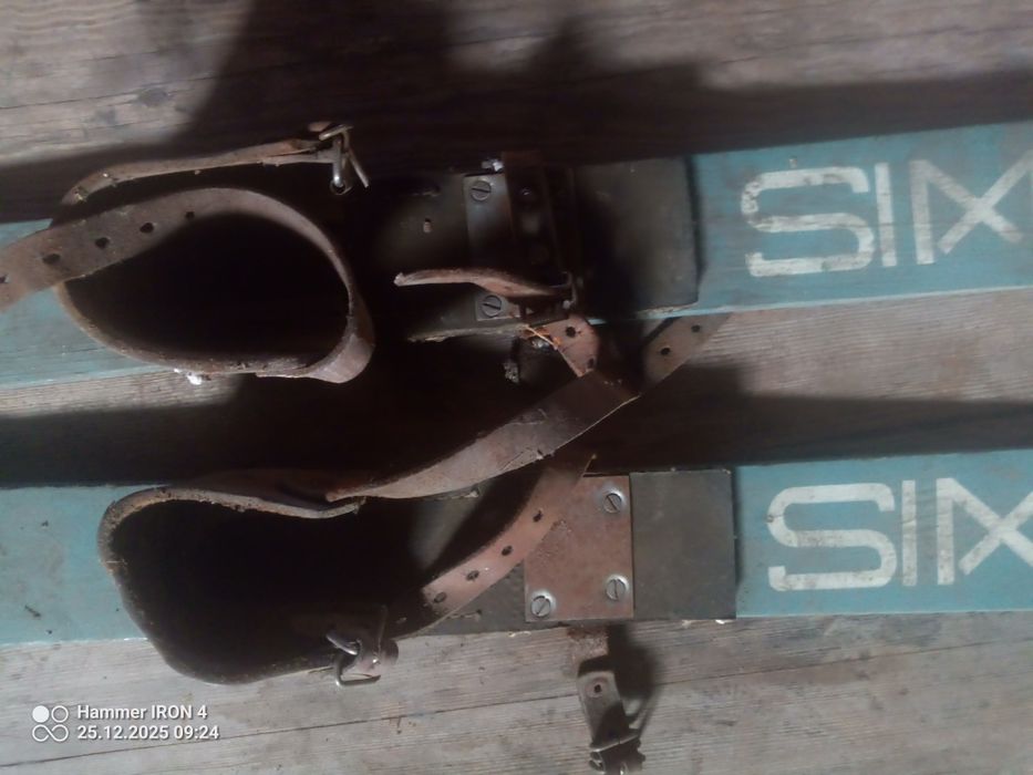 Stare drewniane narty dziecięce
Opis:
S