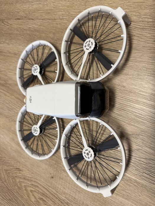 Drone   DJI  FlIP