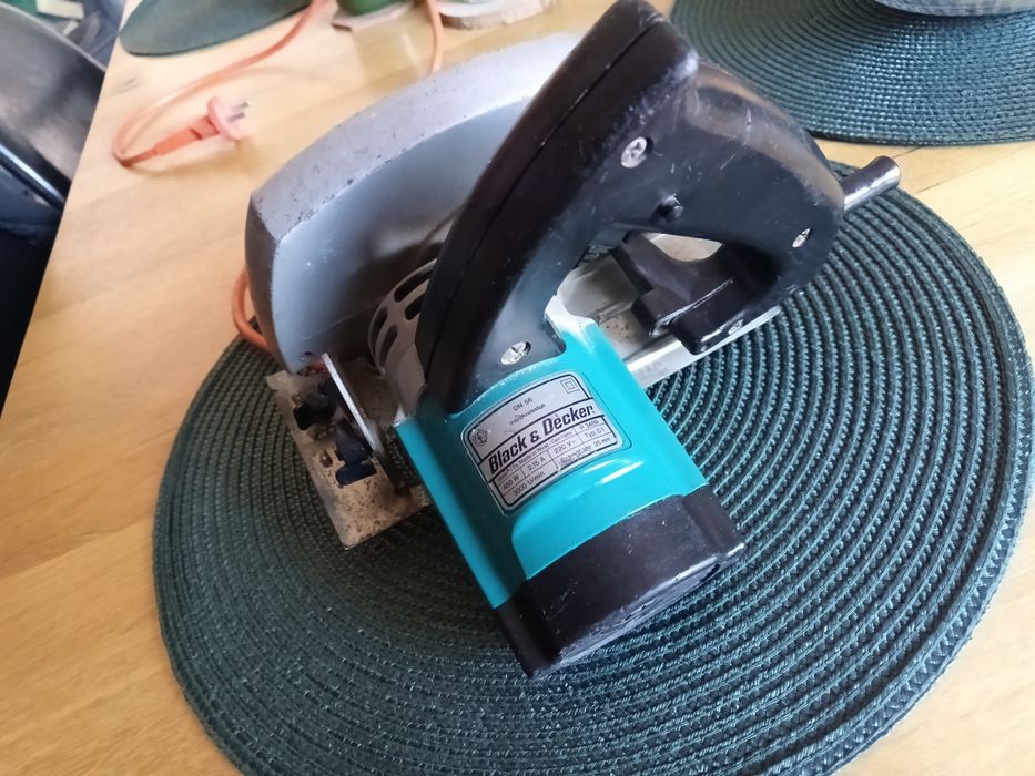 Narzędzia piła najazdowa Black decker