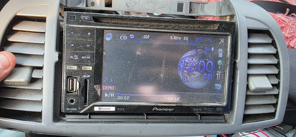 Radio 2 din Pioneer AVH-3300BT.