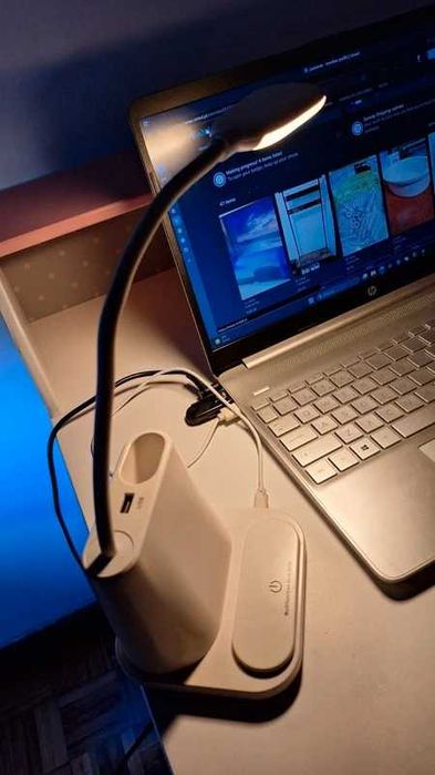 Candeeiro de mesa com USB. Levantar no Porto