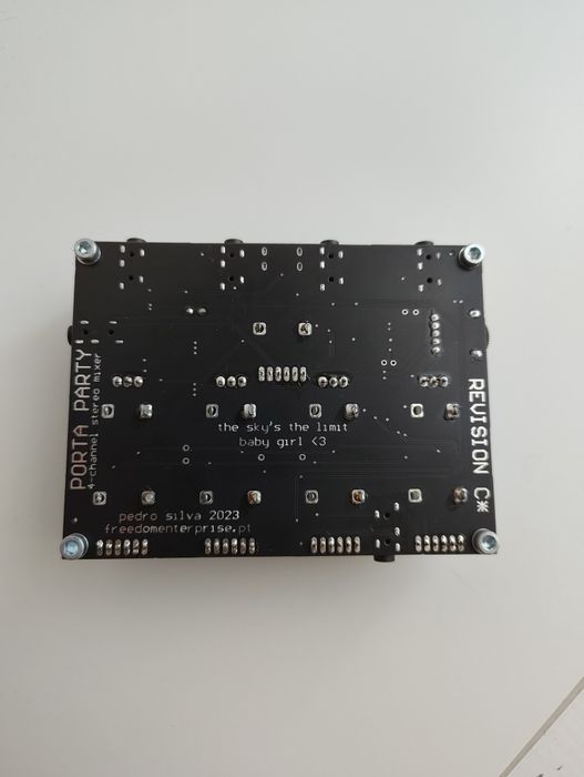 Kieszonkowy mikser stereo 4-kanałowy: Porta Party