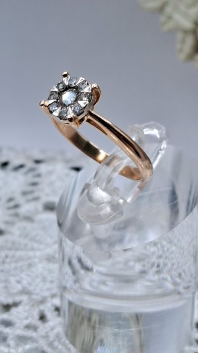 Золота каблучка з діамантами