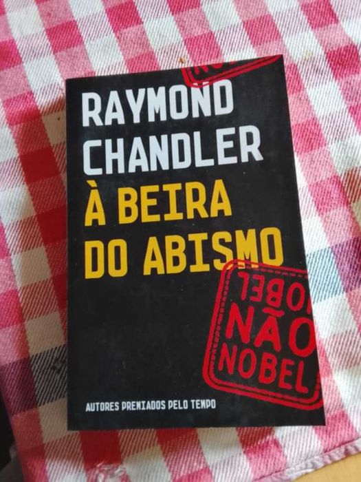 livro à beira do abismo