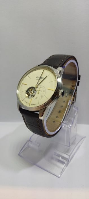 *93* 
Zegarek męski Zeppelin Flatline