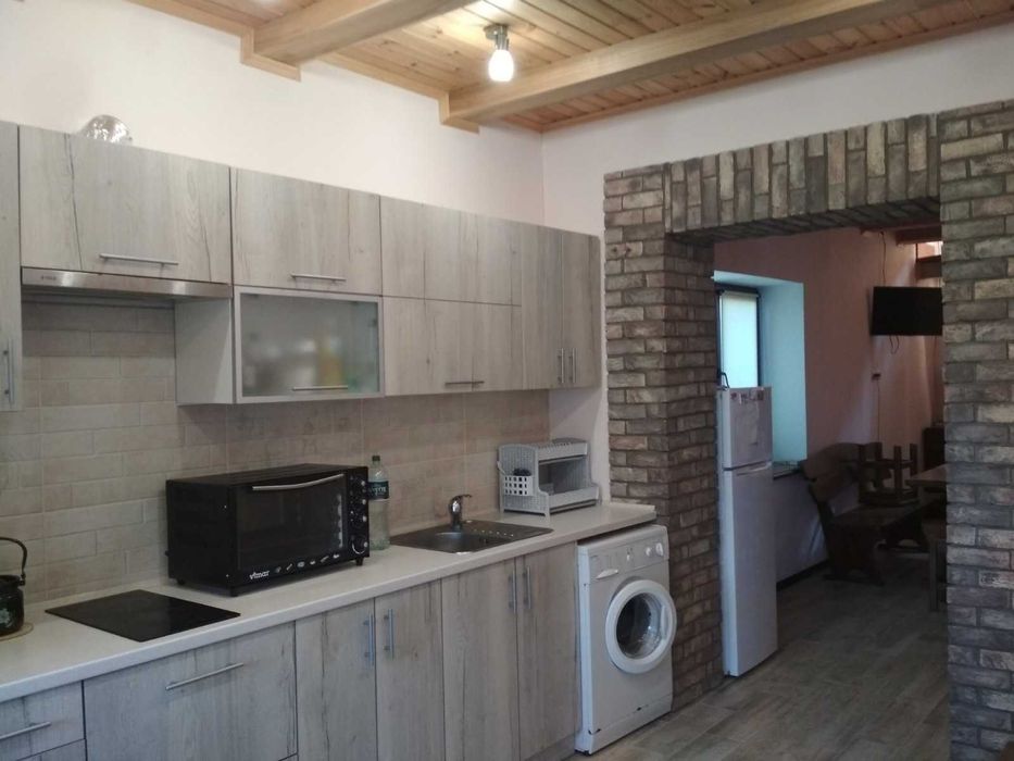 Частина нов. будинку в закритому комплексі на Дніпрі (п3)