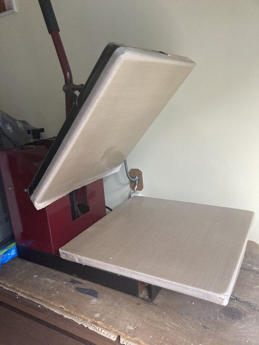 Máquina de estampar t-shirts