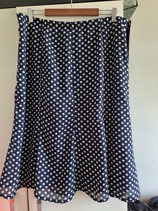 Damska spódnica w grochy