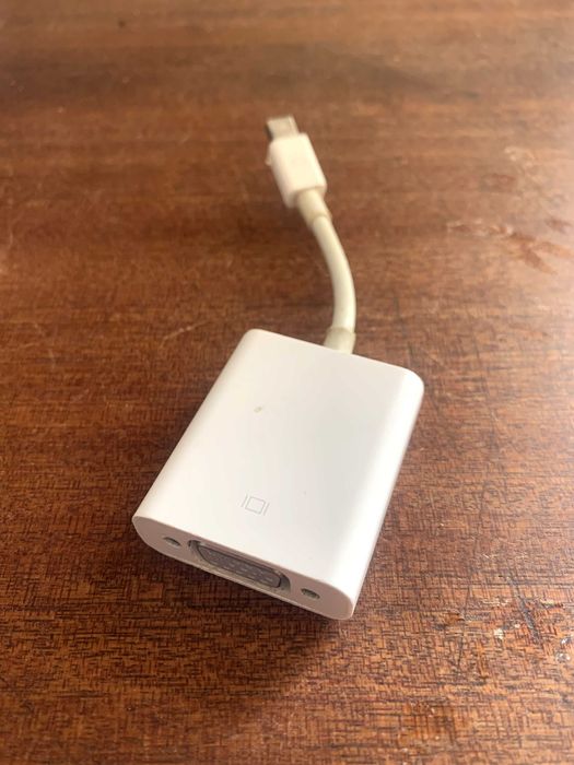 Cabos e adaptadores mini-display port.