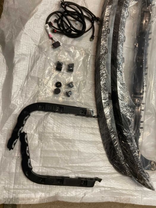 Кронштейн заднього бампера Tesla Model 3 1083989-00-I 1083989-00-I