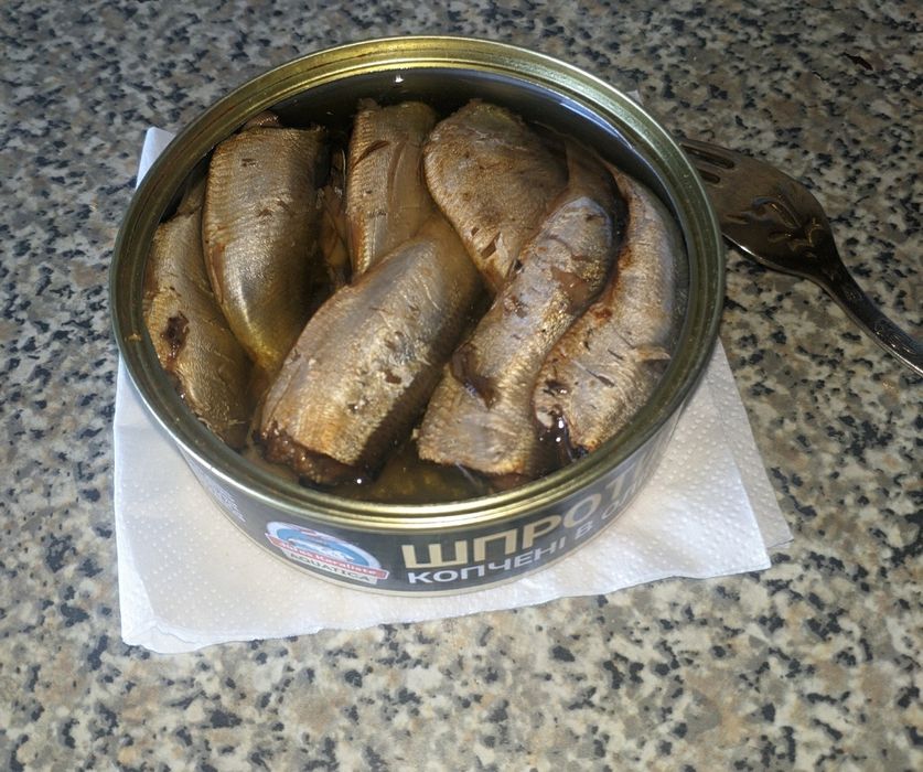Рыбні консерви (шпроти)