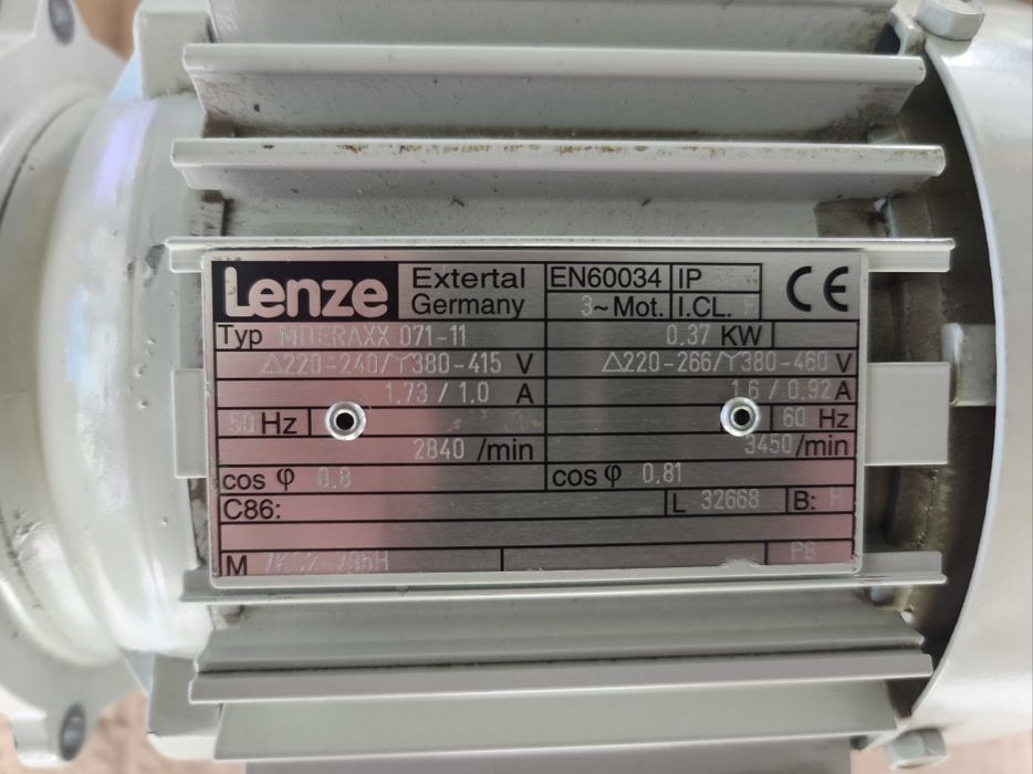 Motoreduktor silnik elektryczny Lenze 0.37kW