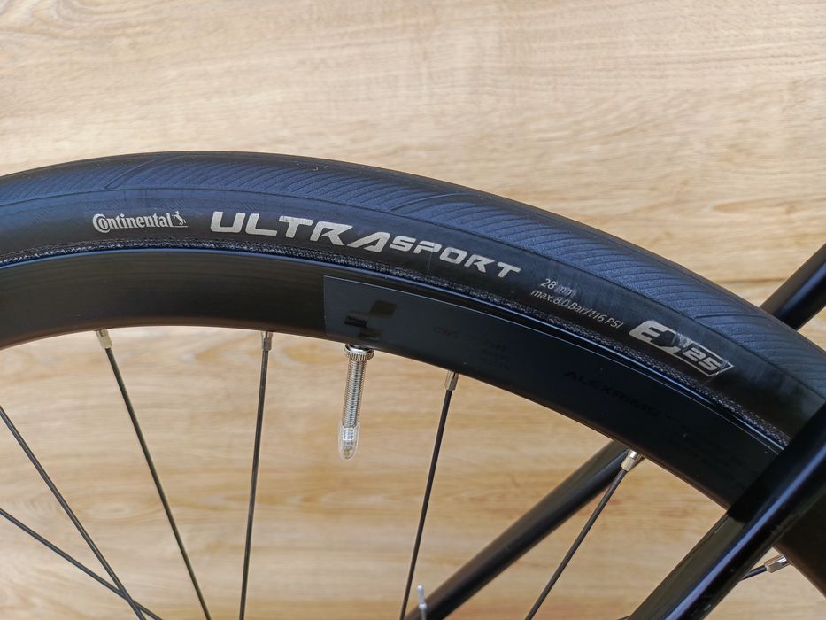 Rower szosowy Cube Attain Race Disc Shimano Tiagra r.60  stan idealny