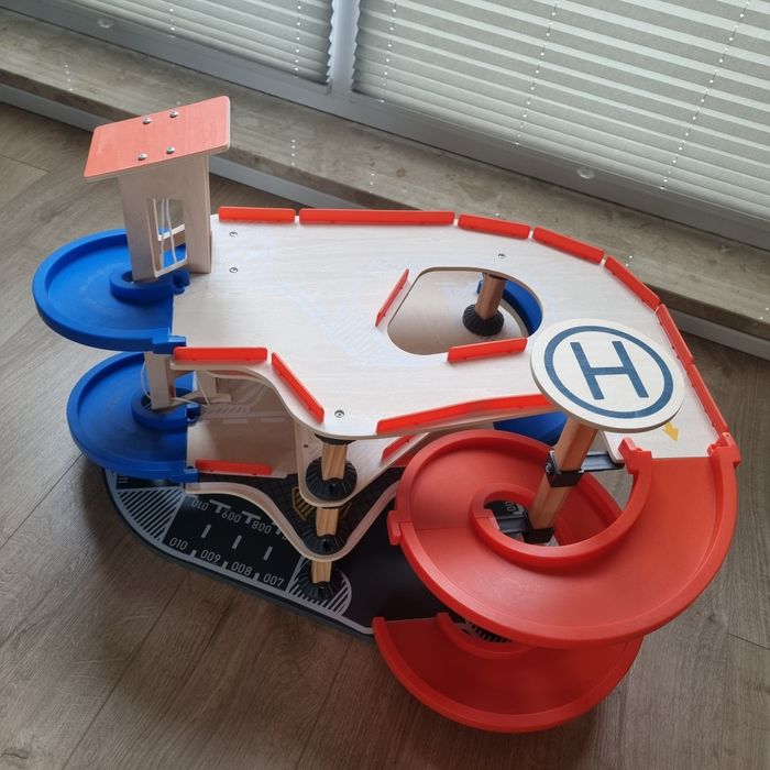 Duży drewniany parking samochodowy  playtive garaż 4 poziomowy