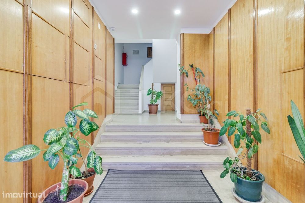 T4 com 209 m², vista 360º, sol todo o dia e garagem de 78 m² | Corroio