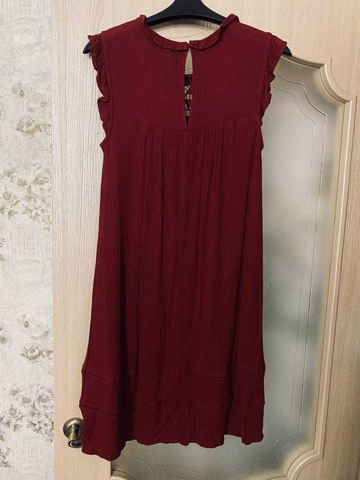 Сукня німецька нарядна святкова з ажурною вставкою вишивка рюші бордо