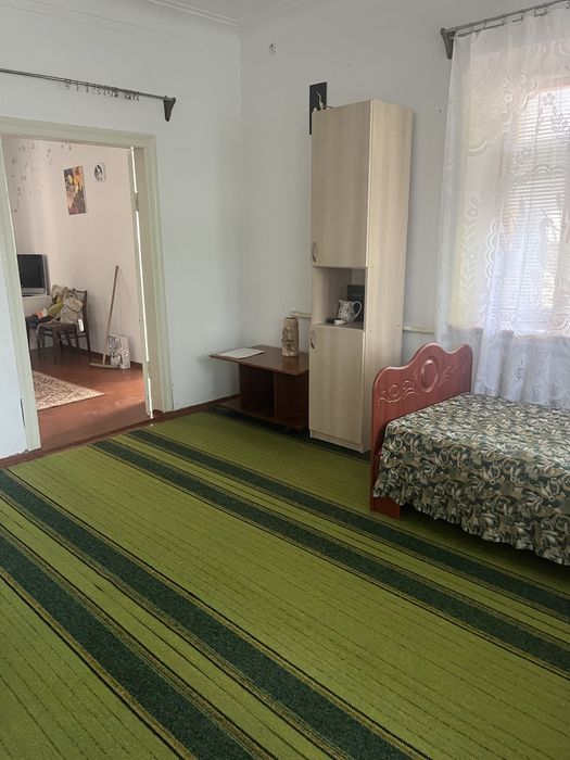 Продаж будинку біля 54 школи