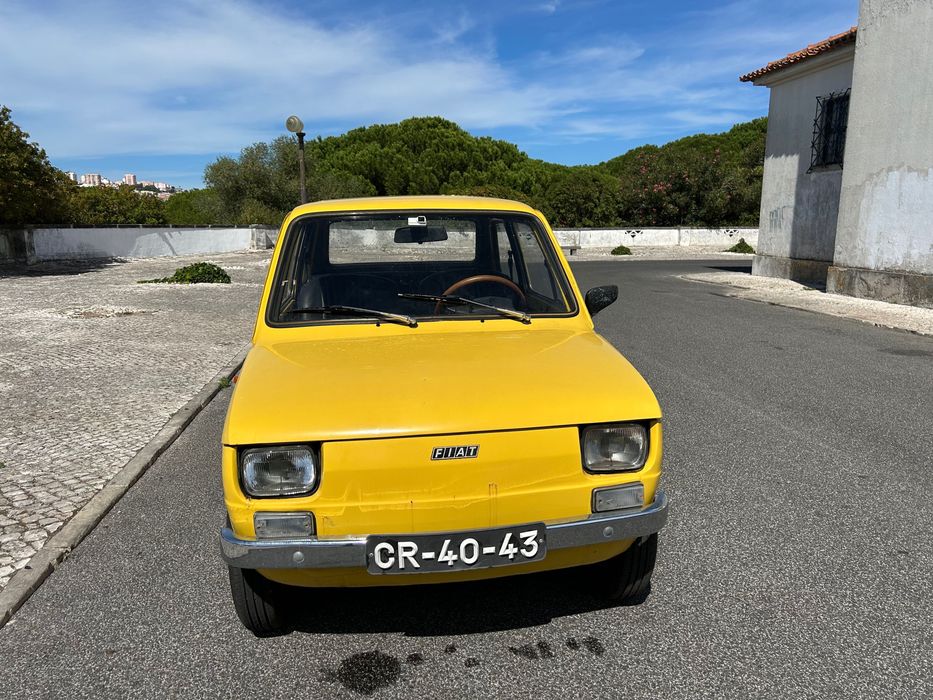 Fiat 126 de 1974 amarelo