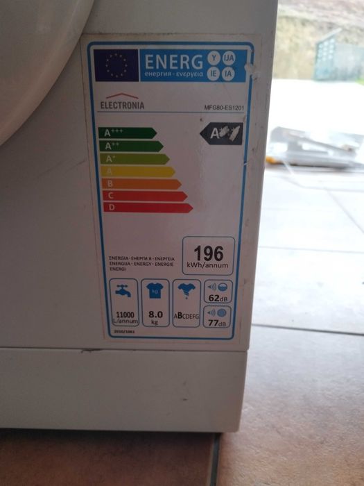 Maquina de lavar roupa Eletronia, com avaria