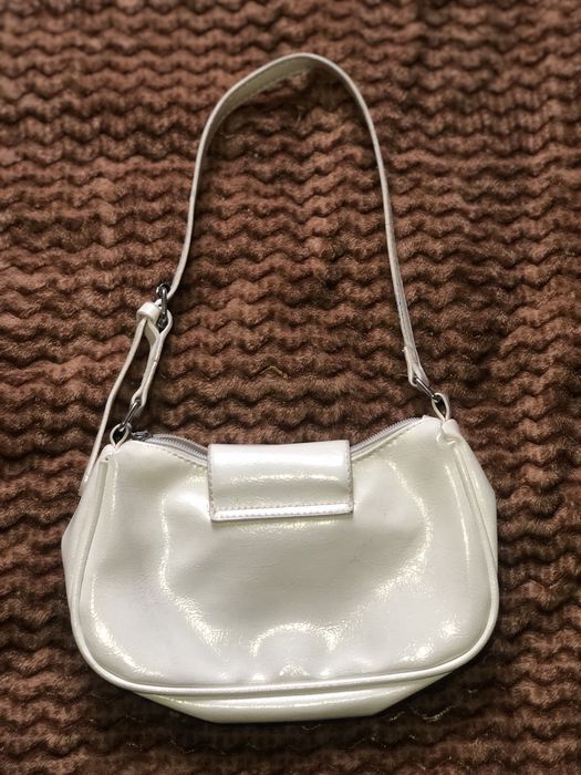 Сумка белая на плечо
