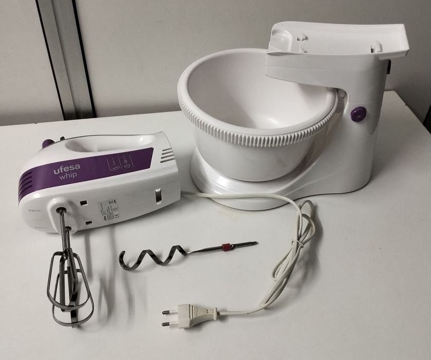 Batedeira com taça Ufesa BV4655