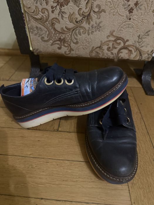 Buty damskie Tommy Hilfiger – skórzane, grantowe