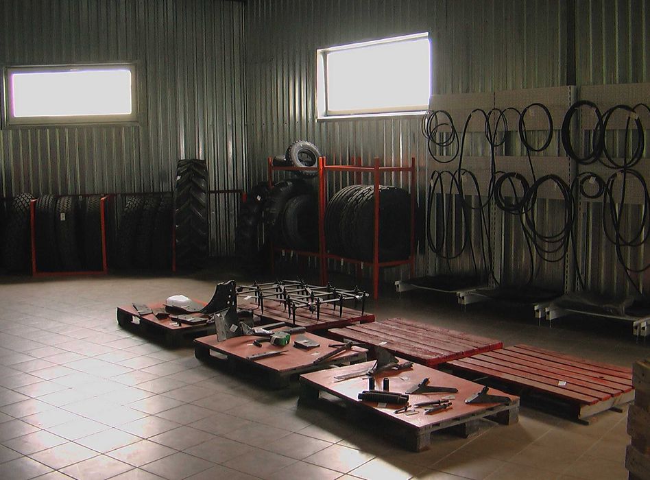 Продається прирейковий магазин склад