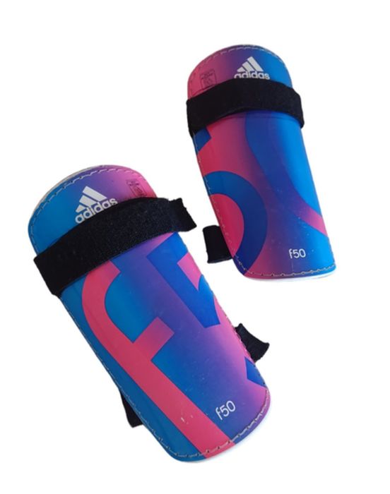 Оригинальные футбольные щитки Adidas