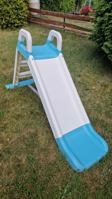 (75)
Zjeżdżalnia Doloni z uchwytem 140 cm biało-niebieska
Recenzja produktu wynosi 4.4 gwiazdkę. Na podstawie 75 recenzji.

(75)