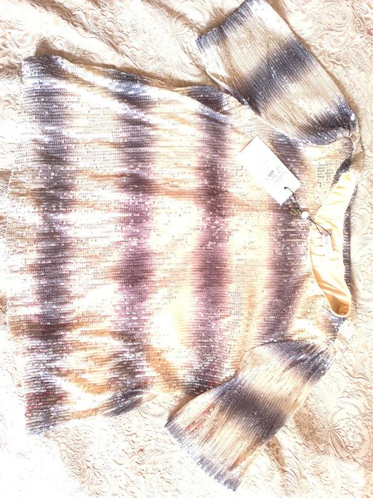 Нова святкова блузка бренду IN FRONT, розмір L