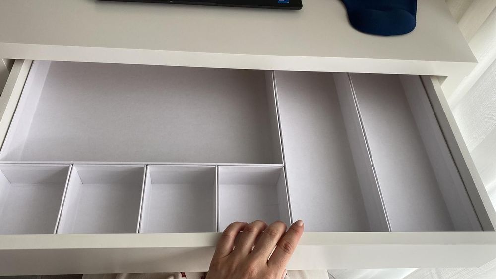 Mesa e cadeira de escritório