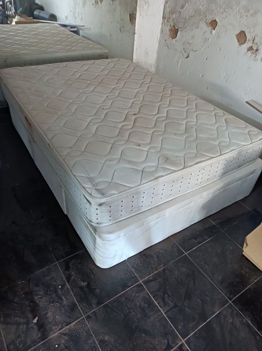 Cama e colchao usados
