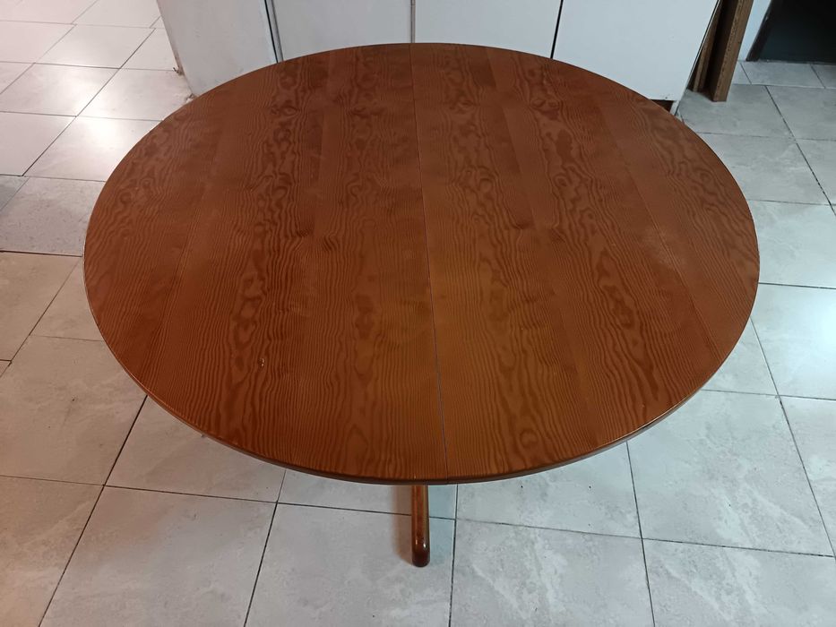 Mesa de jantar mais 4 cadeiras