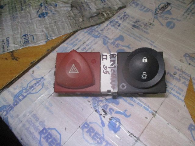 Botão / interruptor 4 piscas RENAULT Megane I Classic (LA0/1_)