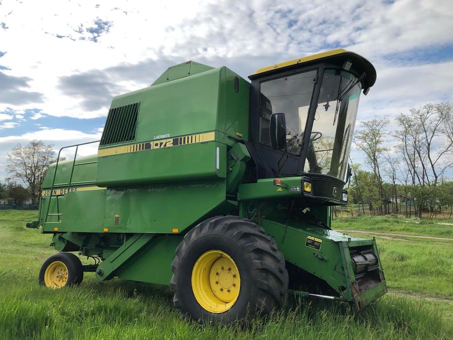 John Deere 1072 комбайн зернозбиральний