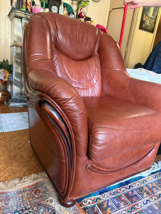 Conjunto Poltrona em pele, mais sofá em pele