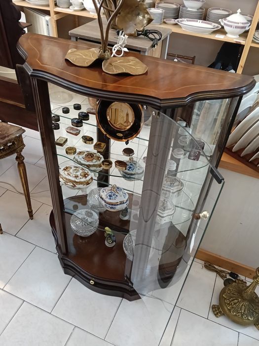 Móvel  /  Vitrine