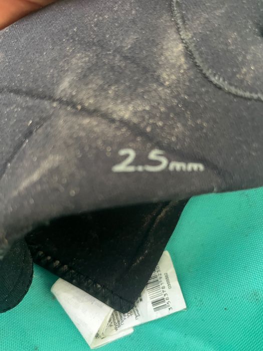 Fato de surf médio pouco uso