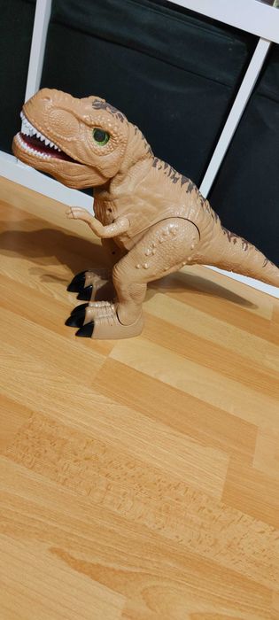 Interaktywny dinozaur
