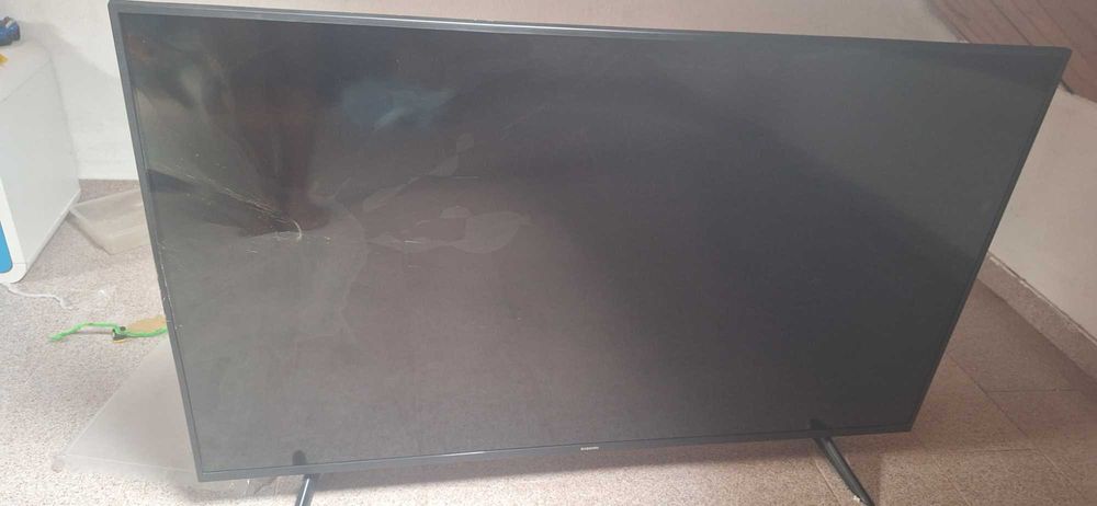 Televisor para arranjar ou peças