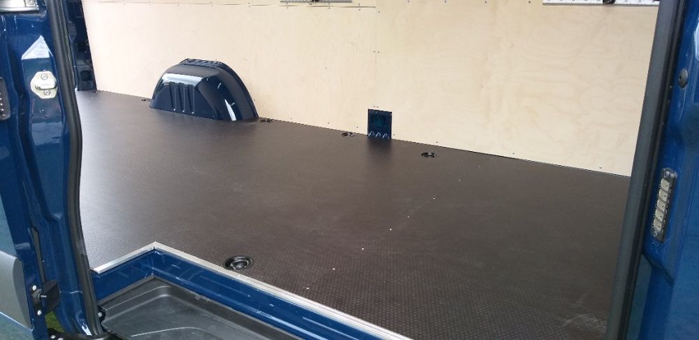 Zabudowa busa Mercedes Sprinter, podłoga, ścianki boczne, nadkola