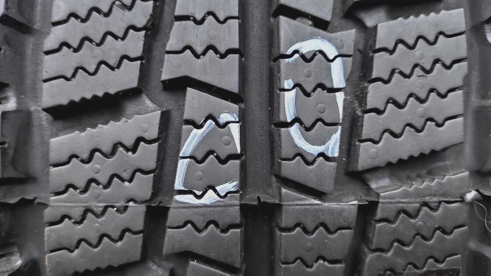 Шини зимові 205/70R15C Continental.  Hankook. с