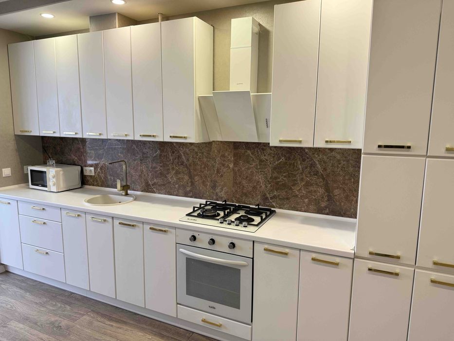 Продам велику 1кімнатну квартиру біля Центрального Парку