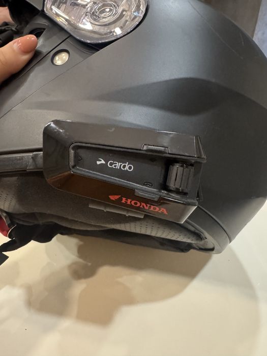 Capacete HJC com intercomunicador Cardo