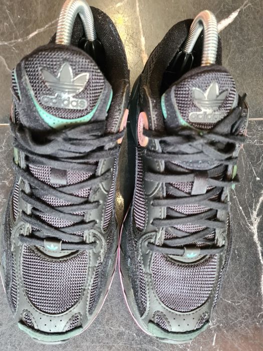 Adidas astir black