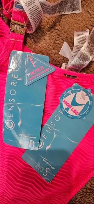 Яскравий новий купальник